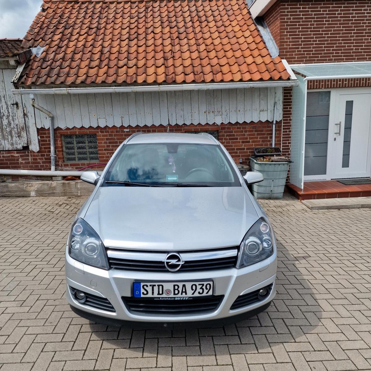 Opel Astra 2005 — вигляд ззаду