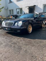 Mercedes-Benz E-Klasse 220 CDI W210 Mopf - Mercedes-Benz E 220 aus 2001