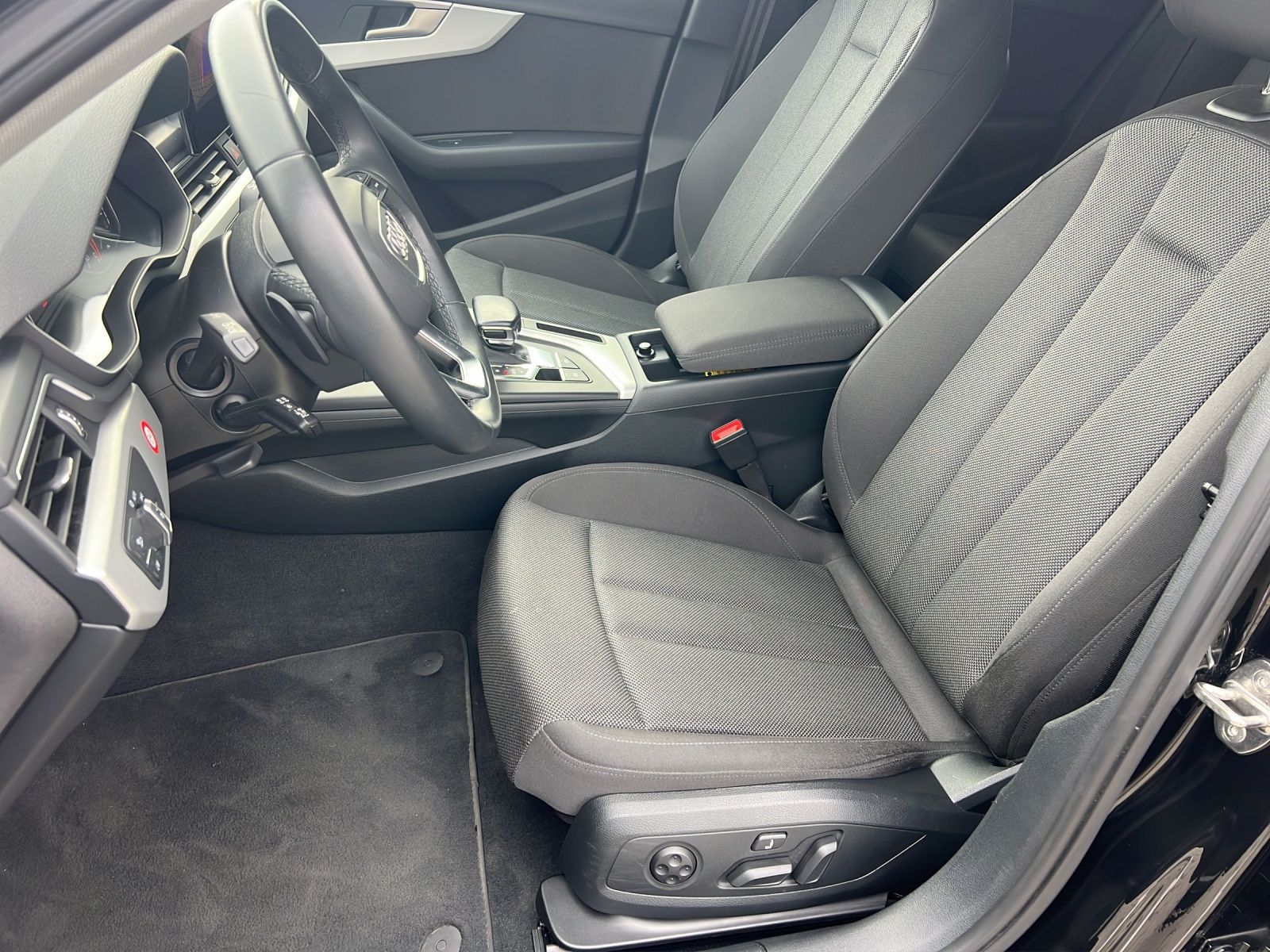 Fahrzeugabbildung Audi A4 Avant 35 TDI S-tronic AHK Navi ACC PDC SH