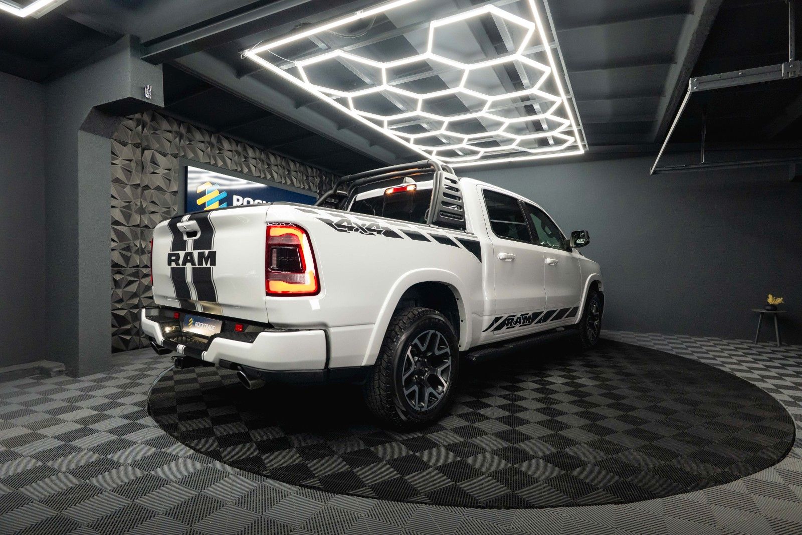 Fahrzeugabbildung Dodge RAM 3.0 MY 25 TWIN TURBO LARAMIE Night Pano ACC