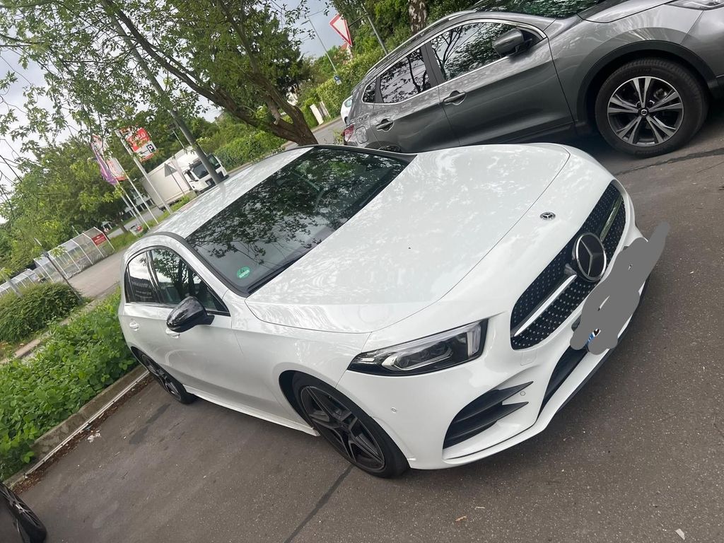 Image of Mercedes-Benz E 220