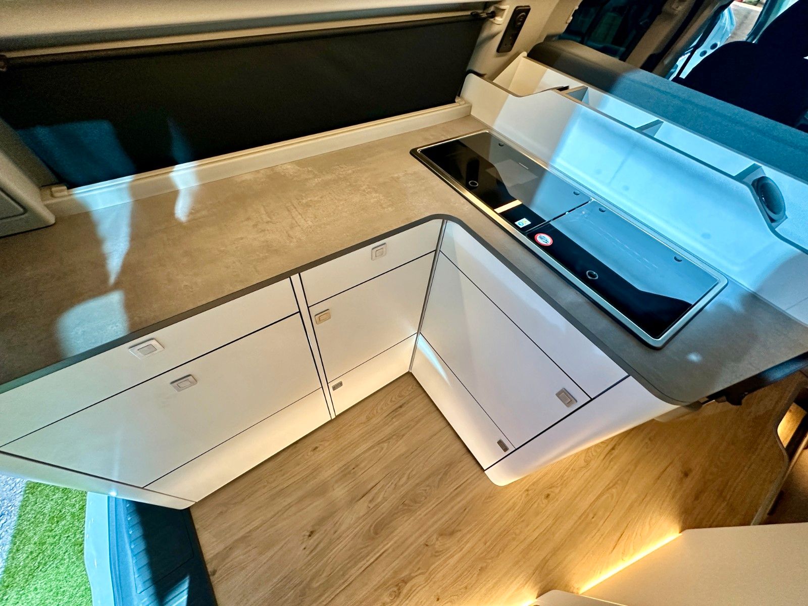 Vehicle image: Ford Nugget L2 high roof 2026 | New model V710