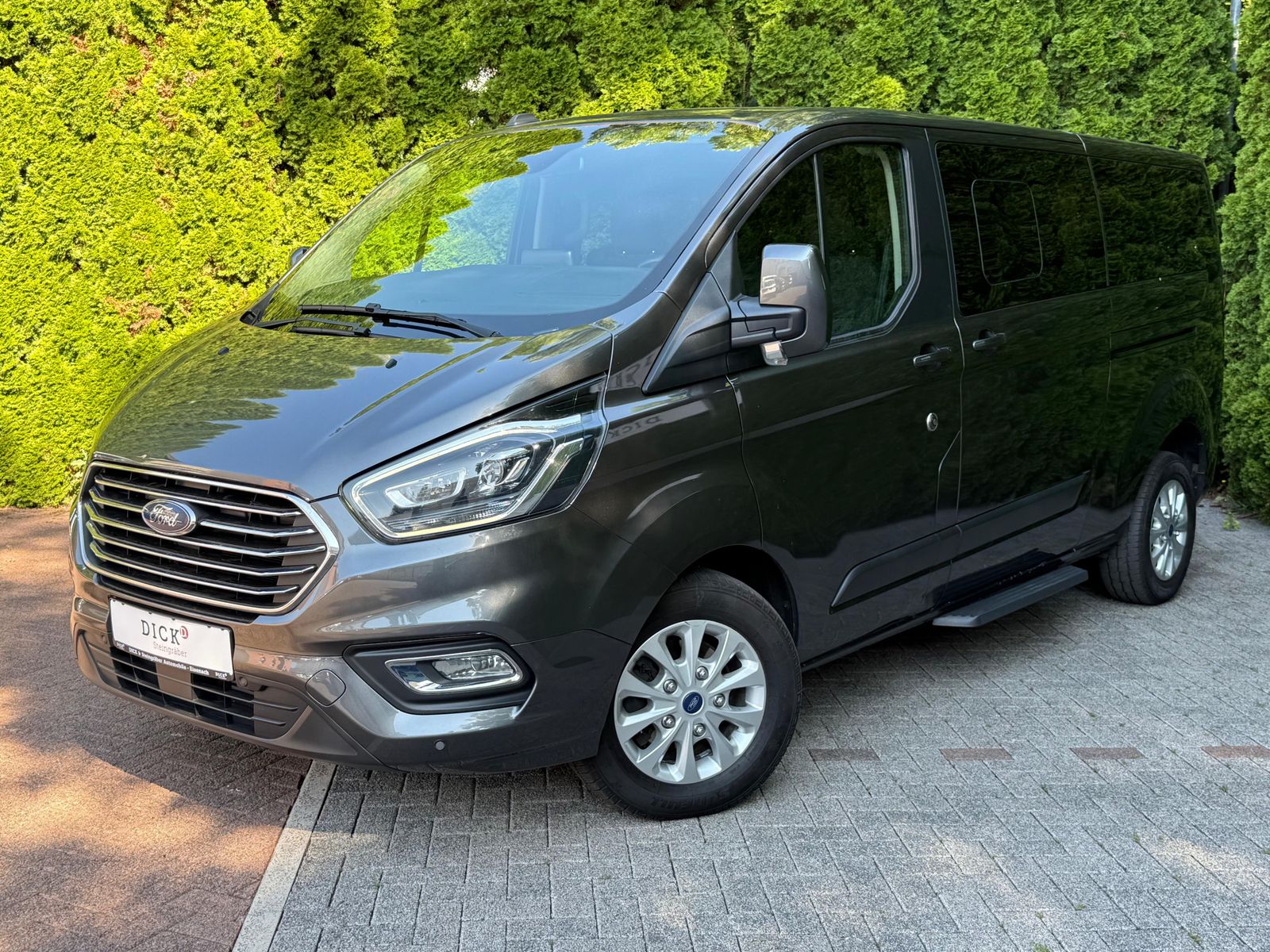 Fahrzeugabbildung Ford Tourneo Custom 320 Aut. L2 BI-XEN+SHZ+CARPLAY+8S