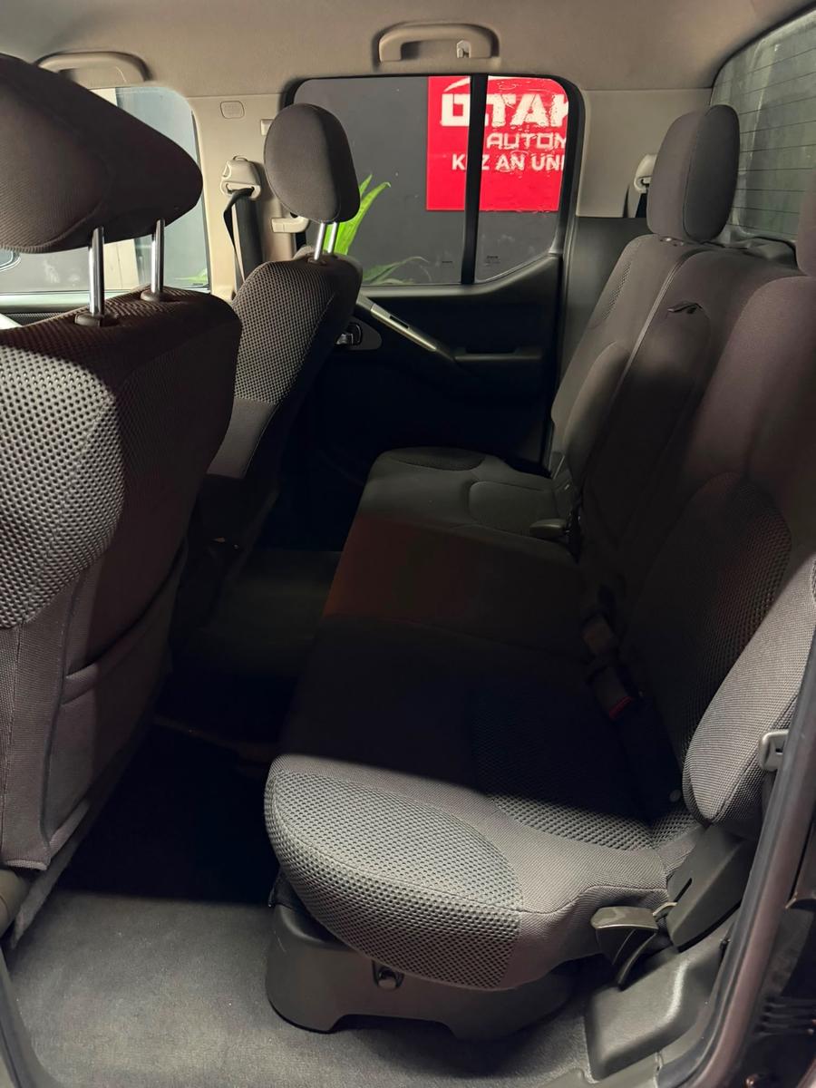 Nissan Navara Double Cabine SE 4x4 | 171 ch | BVA | Double cabine | Phares bi-xénon | Sièges chauffants | GPS | Attelage amovible