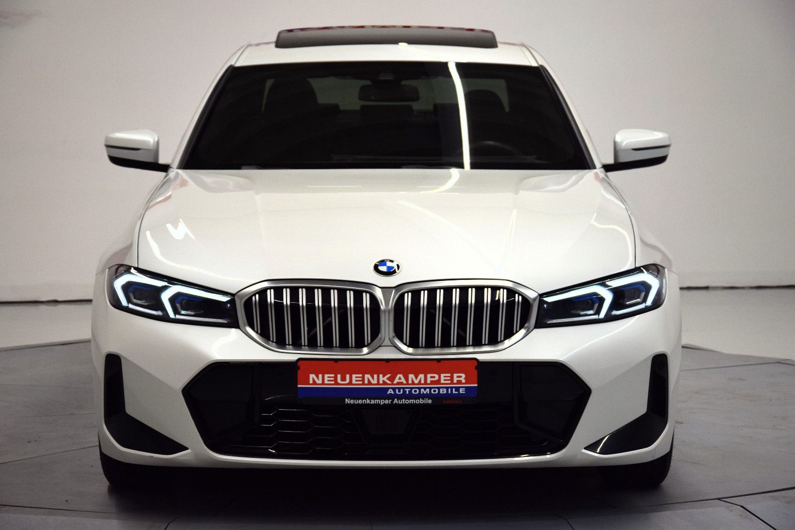 Fahrzeugabbildung BMW 320i M Sport Schiebedach ACC AHK HuD Memory