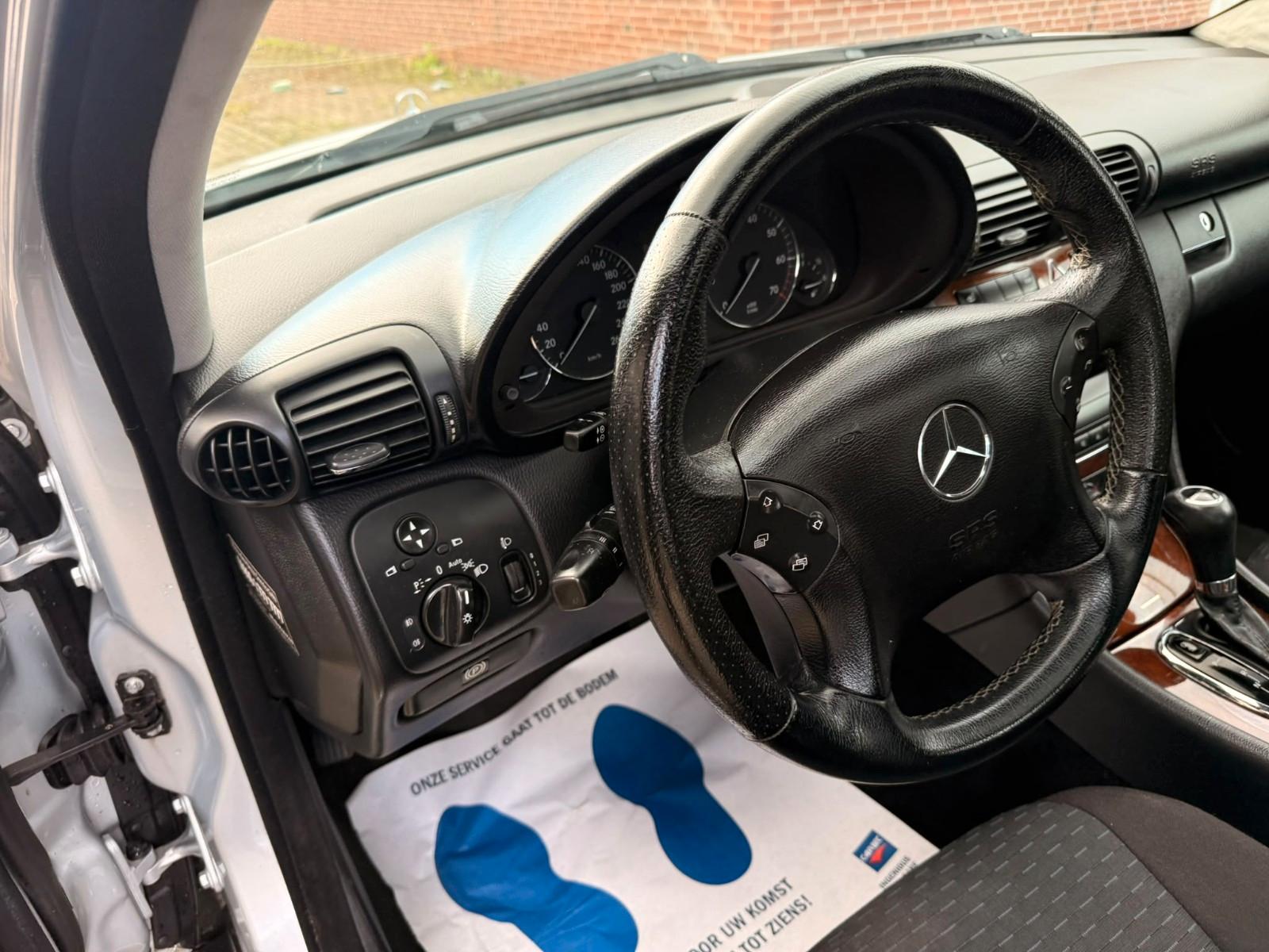 Mercedes-Benz C200 2006 — photo 31