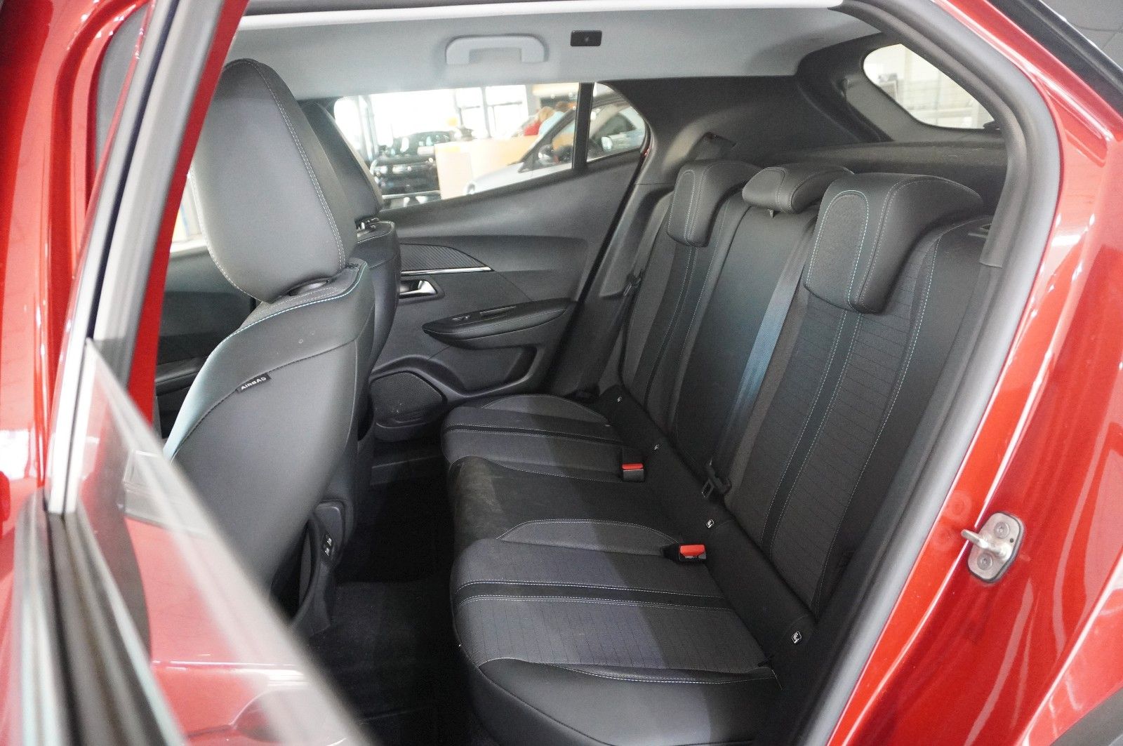 Fahrzeugabbildung Peugeot 2008 1.2T ALLURE PACK NAVI/LED/KAMERA/VIRT/3D