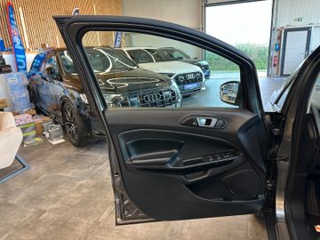 MYAUTOCENTER – Gebraucht- und Jahreswagen mit Werkstattservice in Pfaffenhofen Ford EcoSport Titanium *1.Hand*TÜV*Klima*Leder*