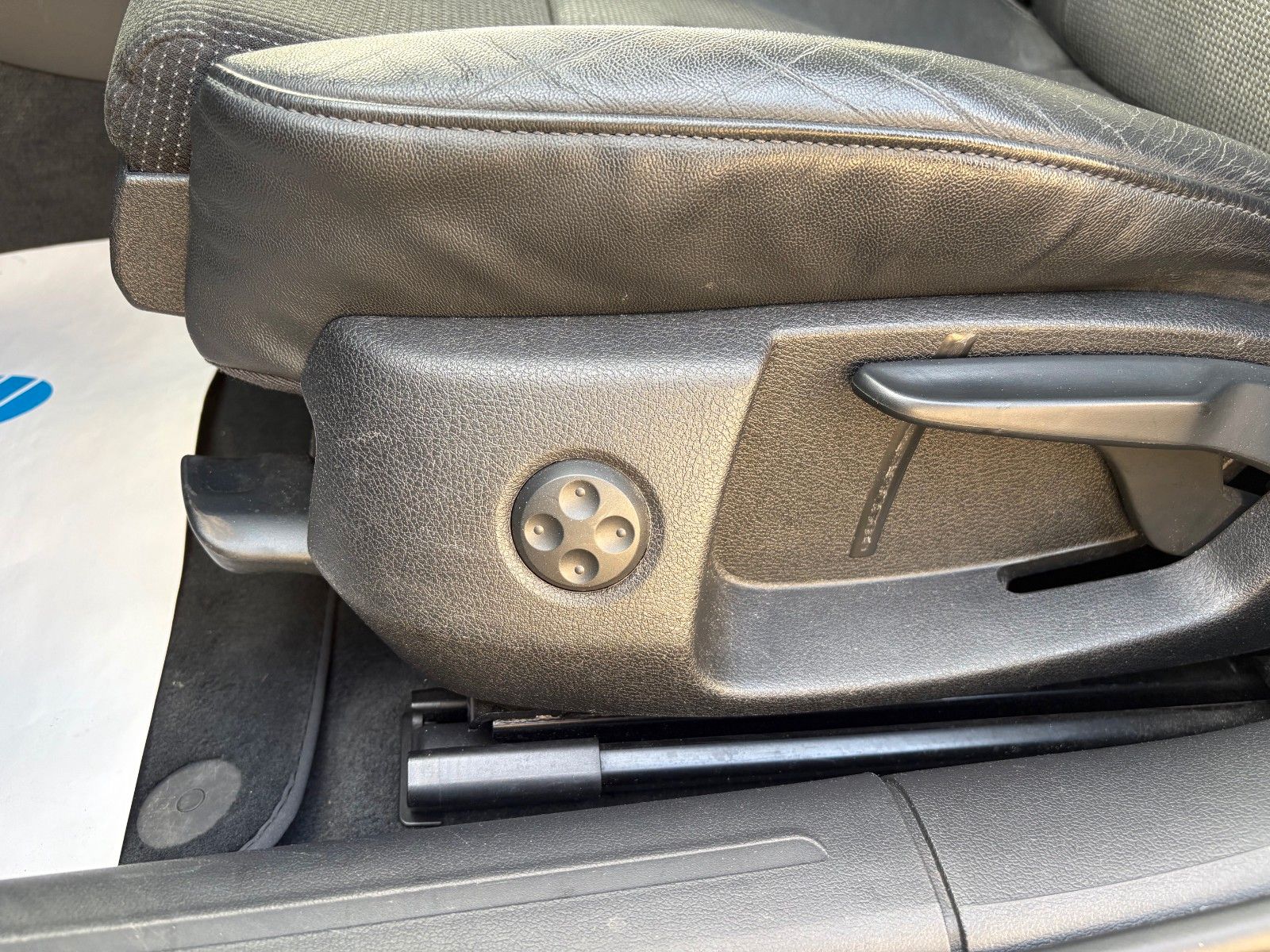 Fahrzeugabbildung Audi A4 Avant 2.0 TDI Aut. S LINE SPORTPAKET plus Nav