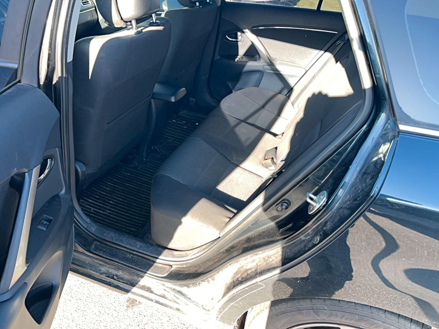 Toyota Avensis 2012 — photo 15