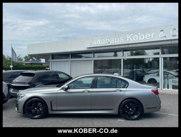 BMW 750 - 2