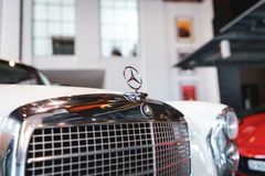 Fahrzeugabbildung Mercedes-Benz 280SE/C/8 2.8 Coupé *FLACHKÜHLER/SCHALTER *
