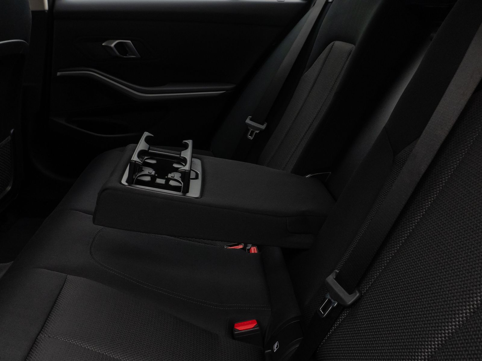 Fahrzeugabbildung BMW 330e xD DAB CockPit+ PDC Geschwindigkeitsreg