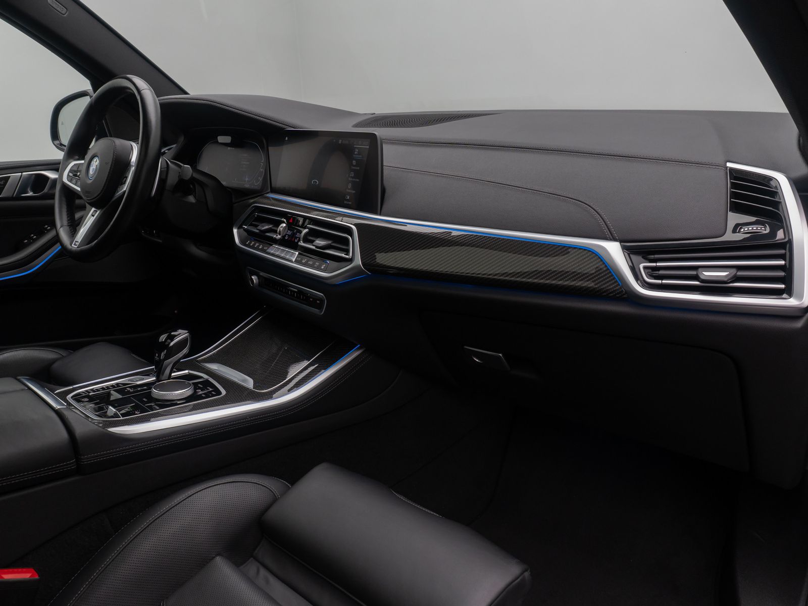 Fahrzeugabbildung BMW X5 xD45e M Sport HUD 360°Laser DAB SkyLounge H/K