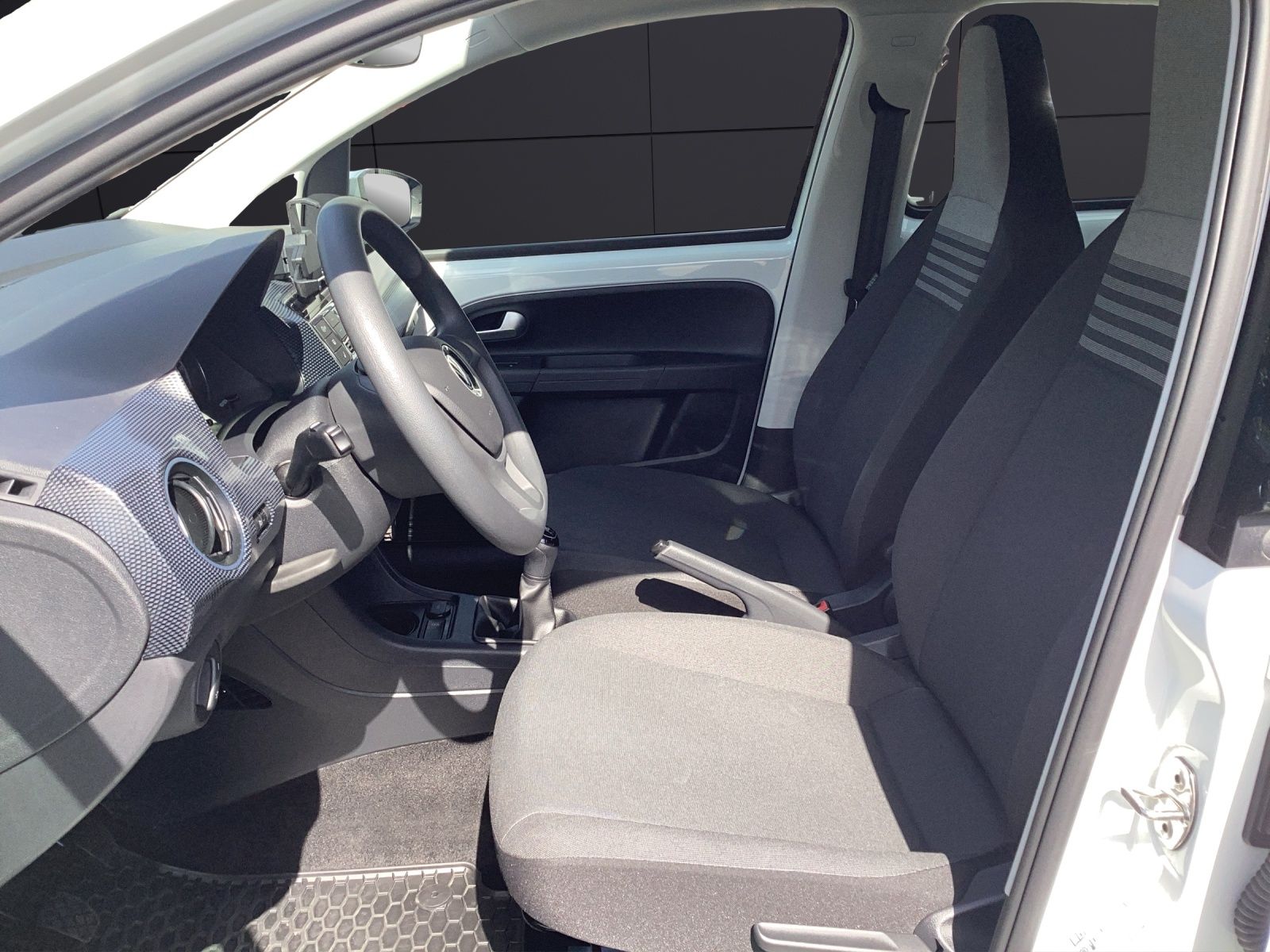 Fahrzeugabbildung Volkswagen up! 1.0 move Climatronic RFK DAB SH