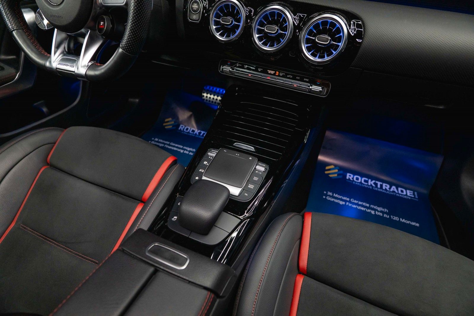 Fahrzeugabbildung Mercedes-Benz CLA 35 AMG 4Matic Performance Night-Paket | Pano