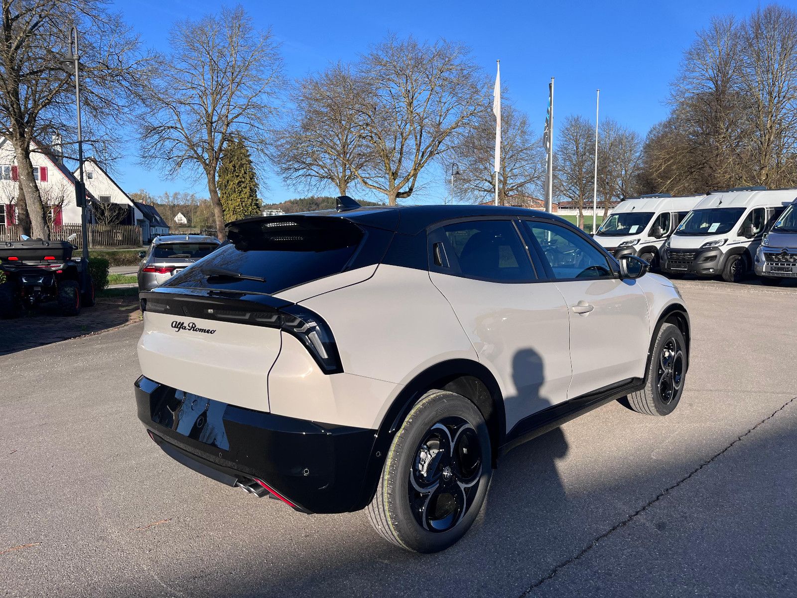 Fahrzeugabbildung Alfa Romeo Junior Ibrida 1.2 VGT 48V-Hybrid 107 kW Ti