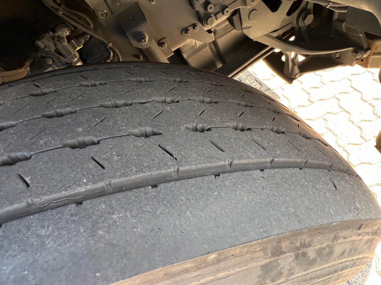 Fahrzeugabbildung DAF 2 Stück XF 530 FT mit Intarder