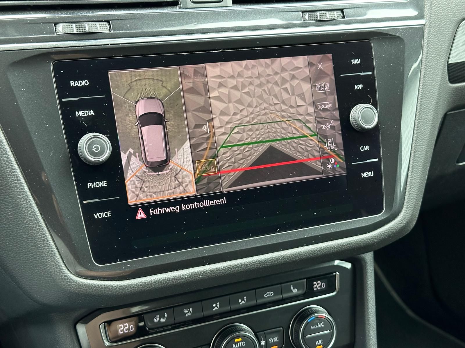 Fahrzeugabbildung Volkswagen TIGUAN 2.0 TDI ALLSPACE/4MOTION/7-SITZE/AHK/360°