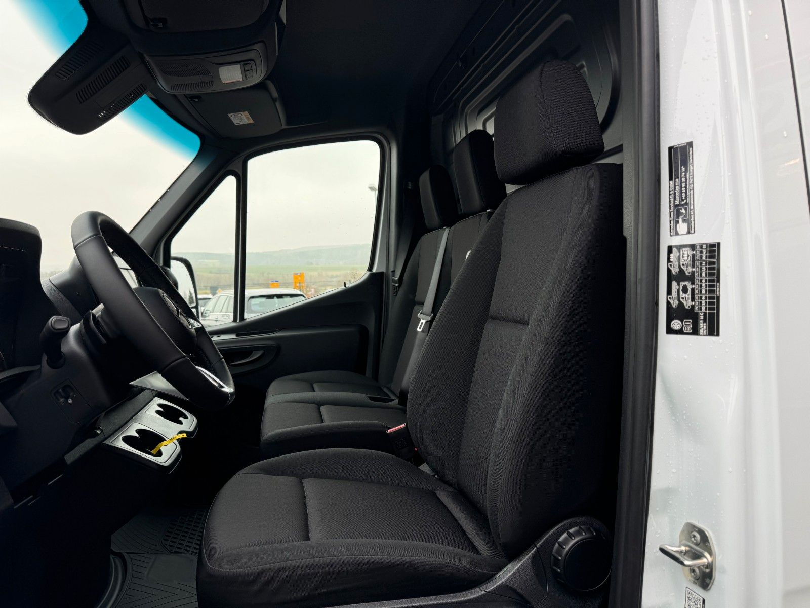 Fahrzeugabbildung Mercedes-Benz Sprinter 319 CDI 4325 LED MBUX SHZ AHK