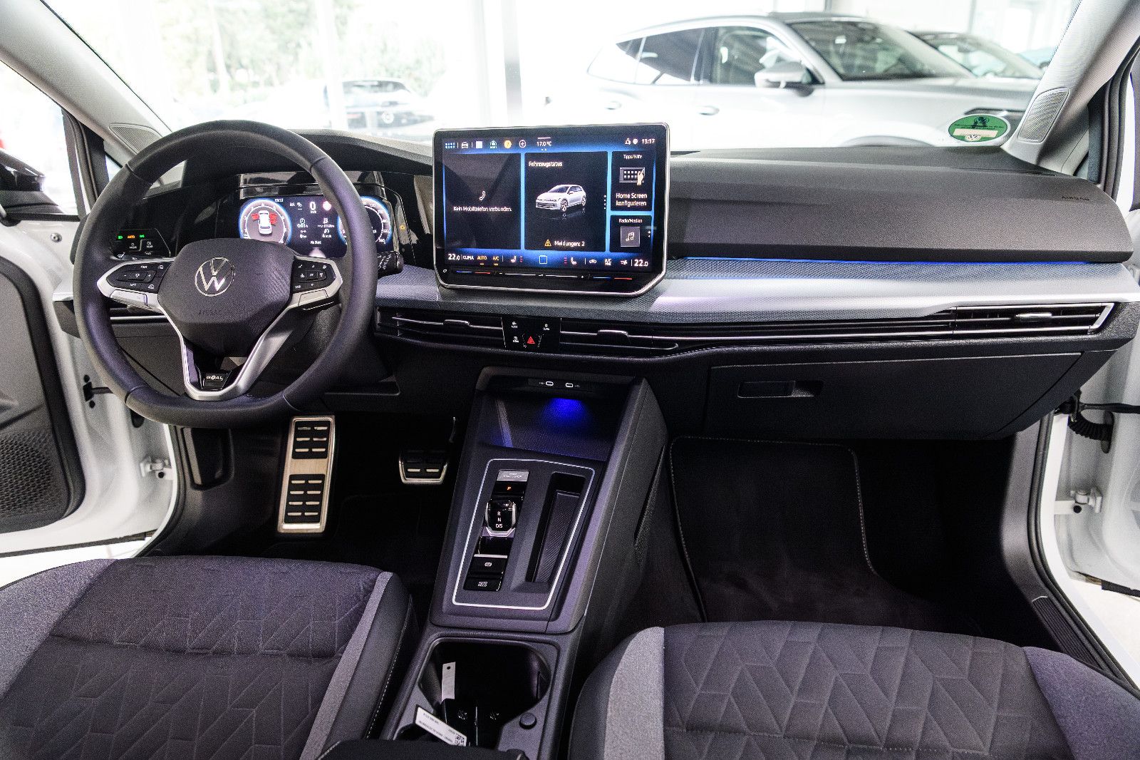 Fahrzeugabbildung Volkswagen Golf VIII GOAL 1.5 eTSI DSG +LED +Kamera +SHZ