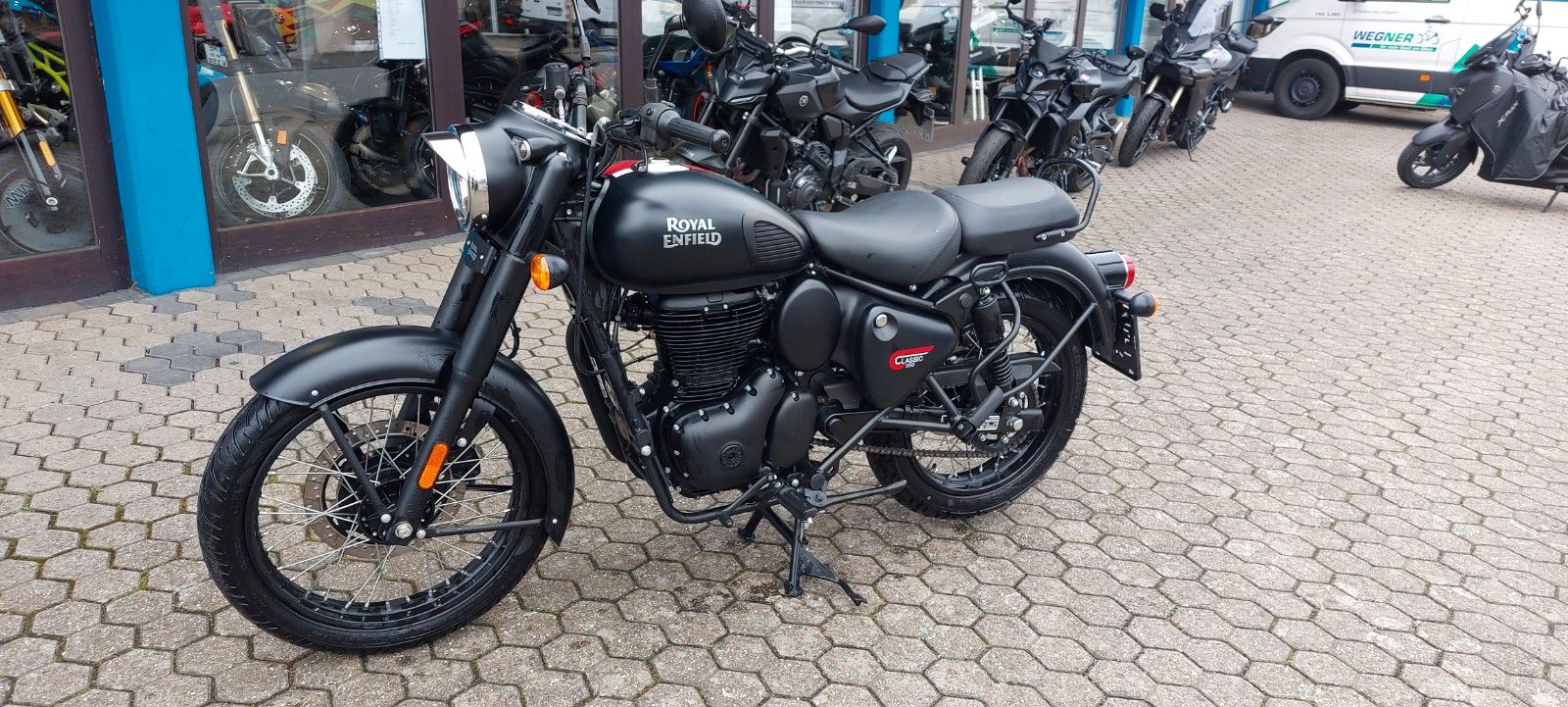 Fahrzeugabbildung Royal Enfield CLASSIC 350   Black /Black  nur 1700 KM