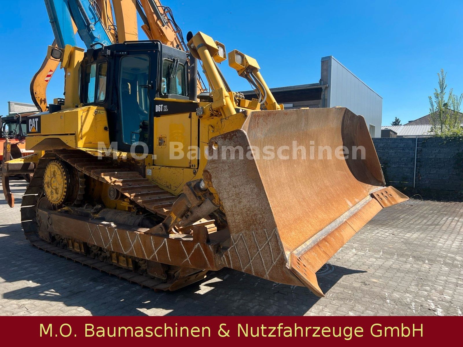 Fahrzeugabbildung CAT D6 T XL  / 4. Wegeplanierschild /Ripper /
