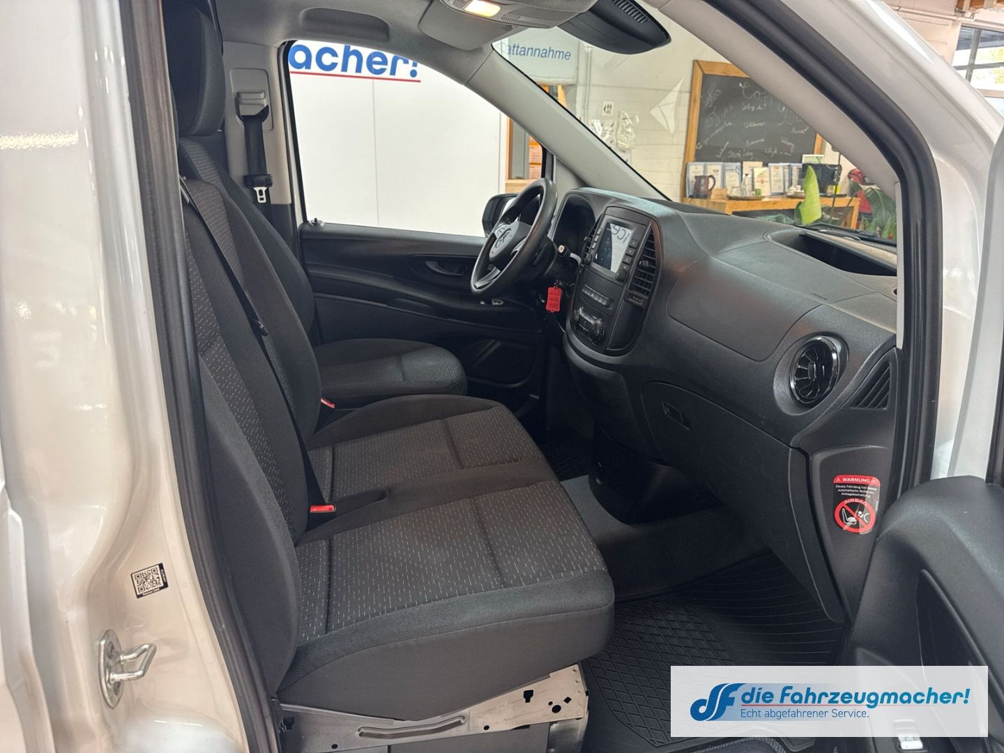 Fahrzeugabbildung Mercedes-Benz Vito Kasten 112 e lang DAB SHZ Rückfahrkam. Notb