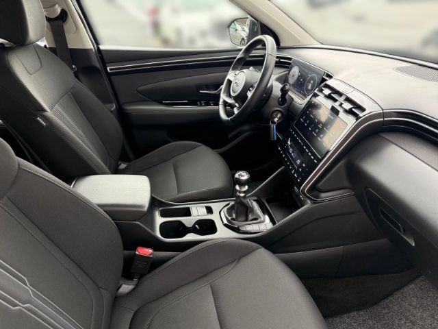 Fahrzeugabbildung Hyundai Tucson Select 2WD +KLIMA+NAVI+RFK+PDC+SHZ+UVM+