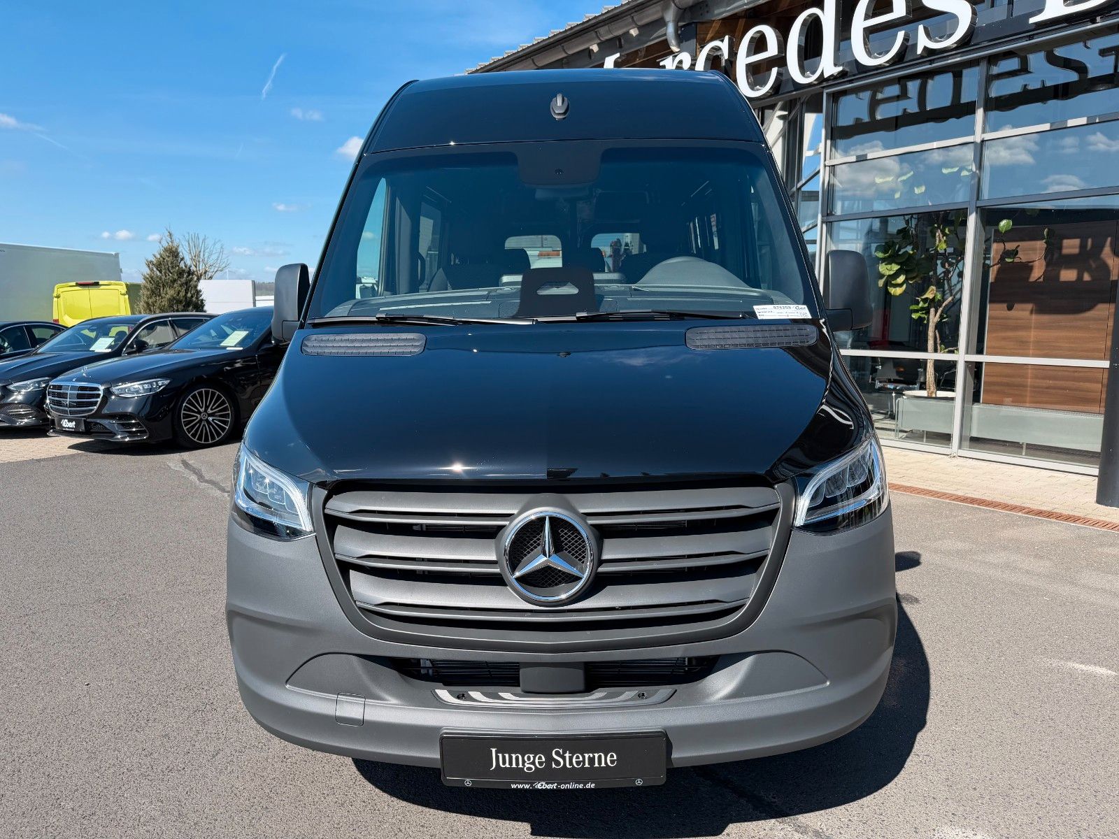 Fahrzeugabbildung Mercedes-Benz Sprinter 319 CDI DoKa/Mixto AHK3,5 Stdh DISTRONI