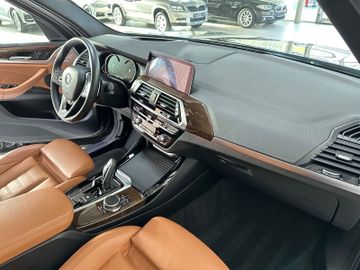 Fahrzeugabbildung BMW X3 sD30i xLine SAG Panorama Kamera HUD HiFi LED