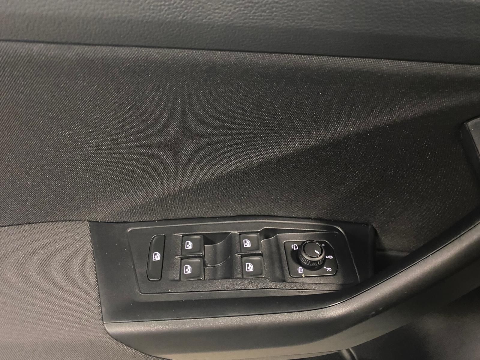 Fahrzeugabbildung Volkswagen Golf Variant 2.0 16V T FSI R BMT/Start-Stopp 4Mo