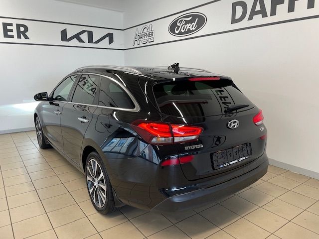 Fahrzeugabbildung Hyundai i30 cw Premium LED totWinkelASS DAB Tempomat