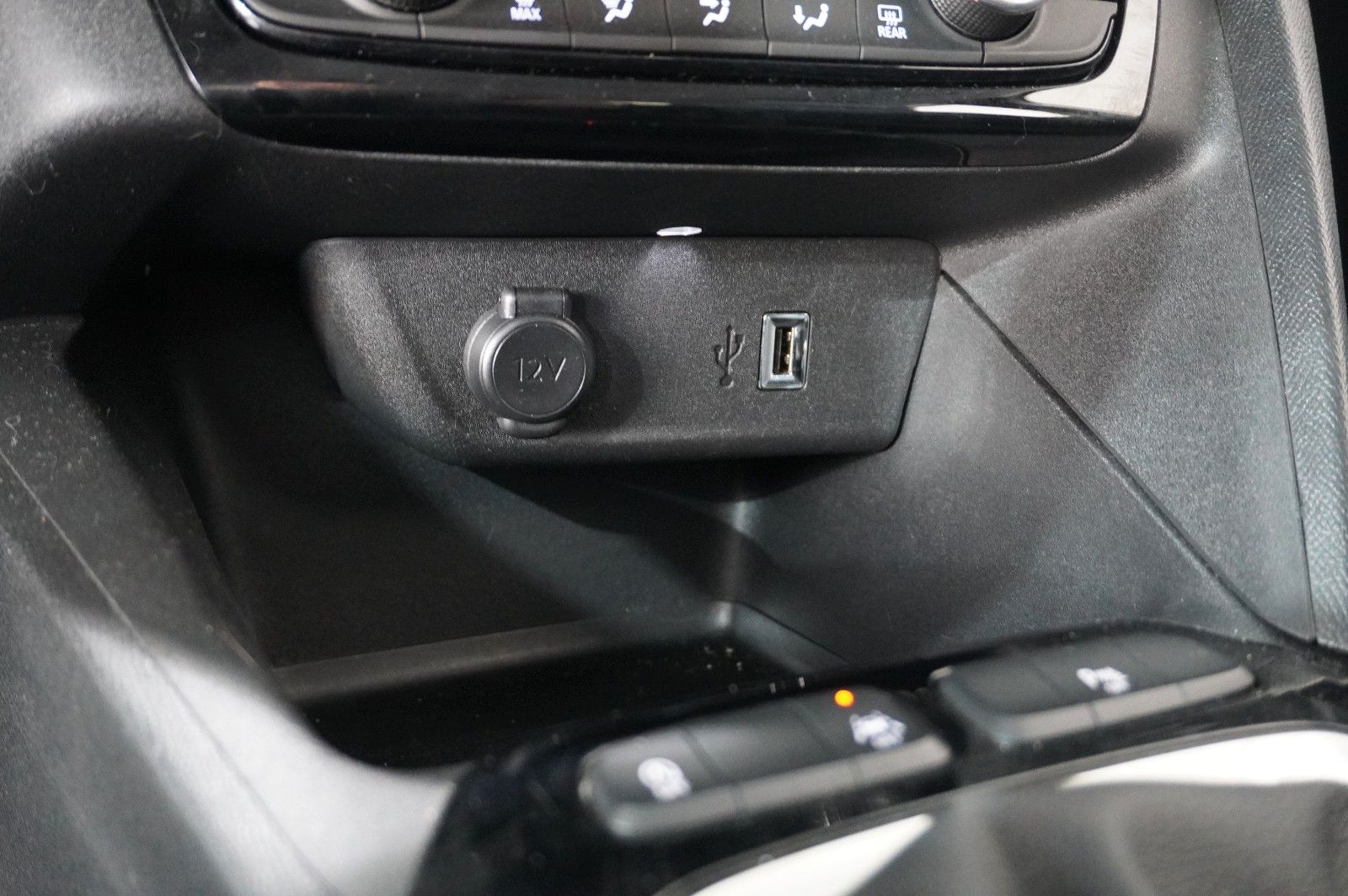 Fahrzeugabbildung Opel Corsa F 1.2 ELEGANCE NAVI/LED/VIRTUAL/SPORT/DAB+