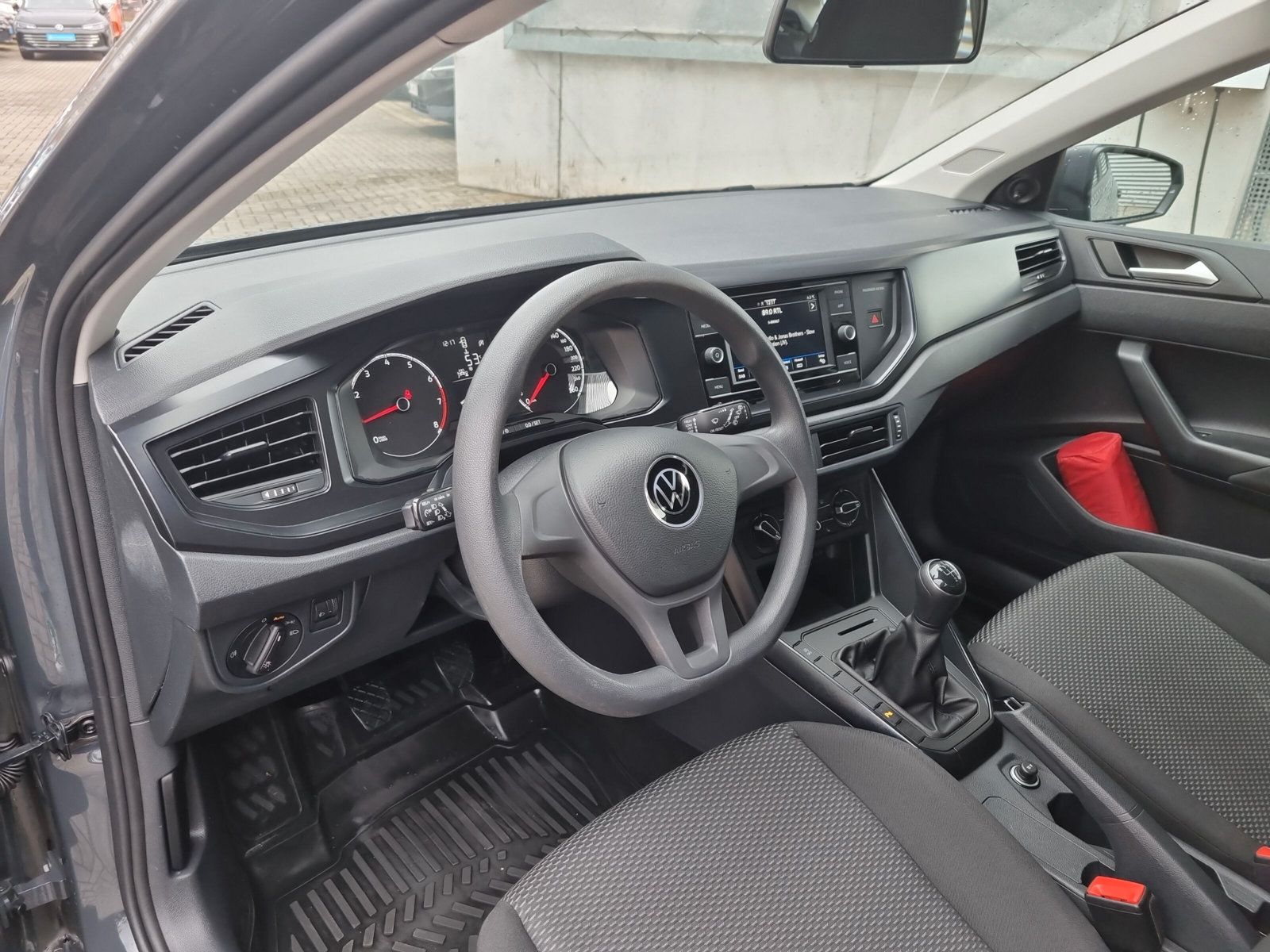 Fahrzeugabbildung Volkswagen Polo 1.0 Trendline PDC SHZ DAB+ KLIMA