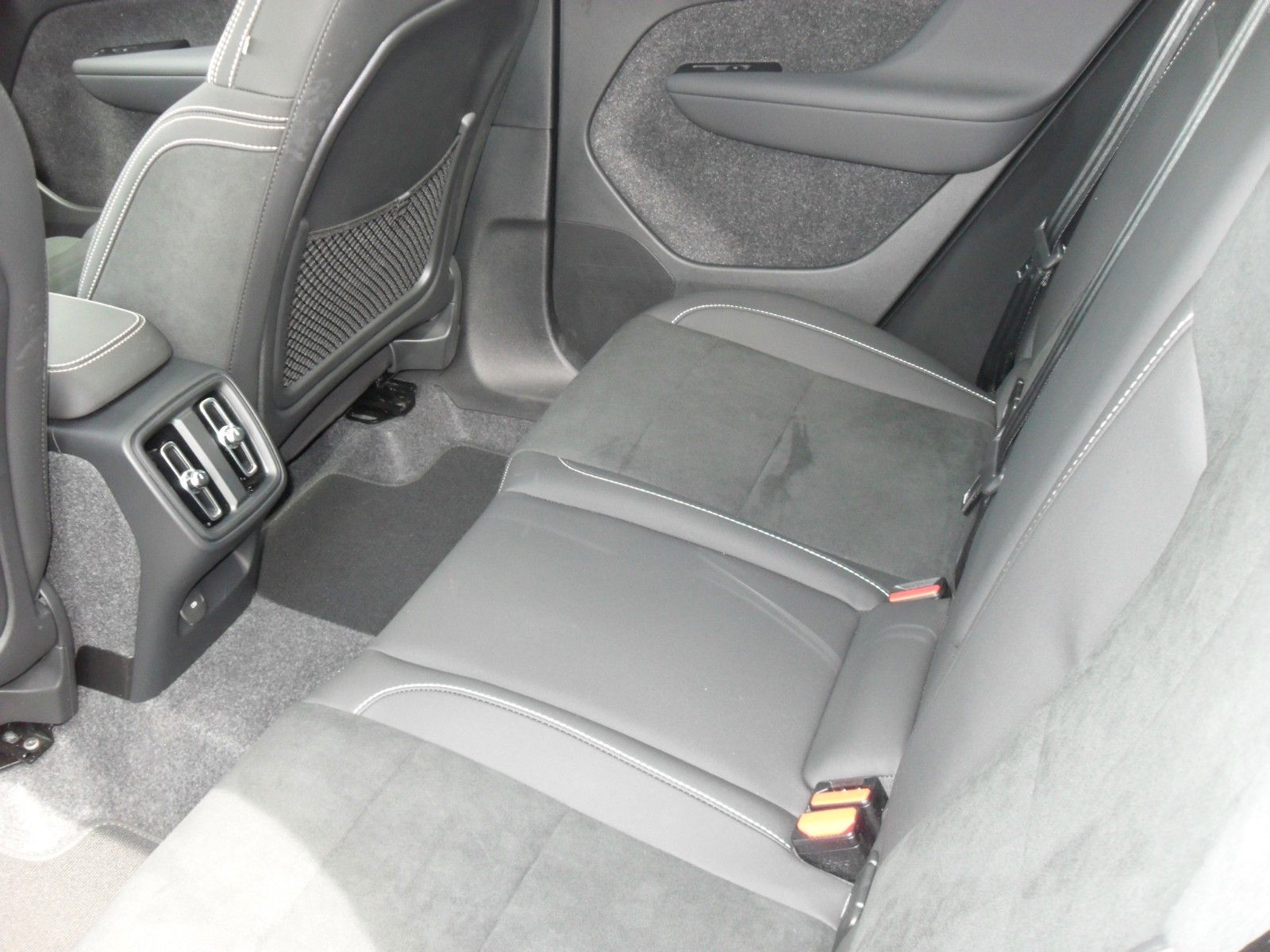 Fahrzeugabbildung Volvo XC 40 Plus Black Edition | PD | LED | ACC
