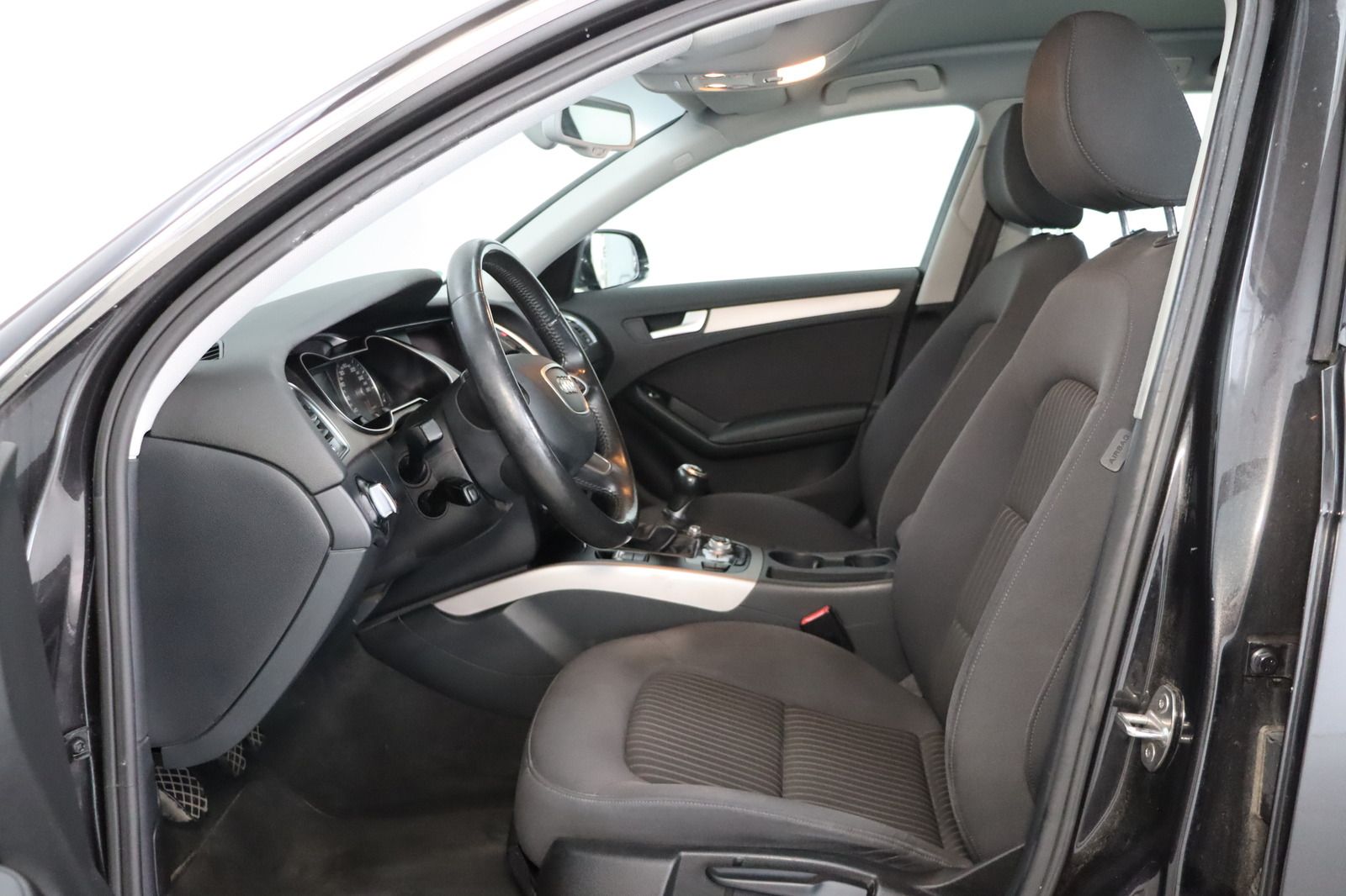 Fahrzeugabbildung Audi A4 2.0 TDI  Avant * Bi-Xenon * Navi * PDC