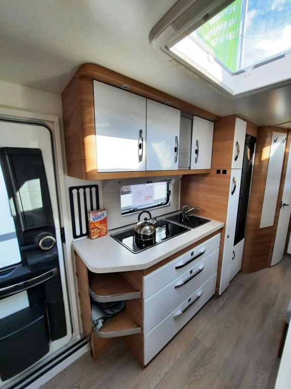 Fahrzeugabbildung Hobby De Luxe 545 KMF Autark/Mover/Combi 6/1. Hand