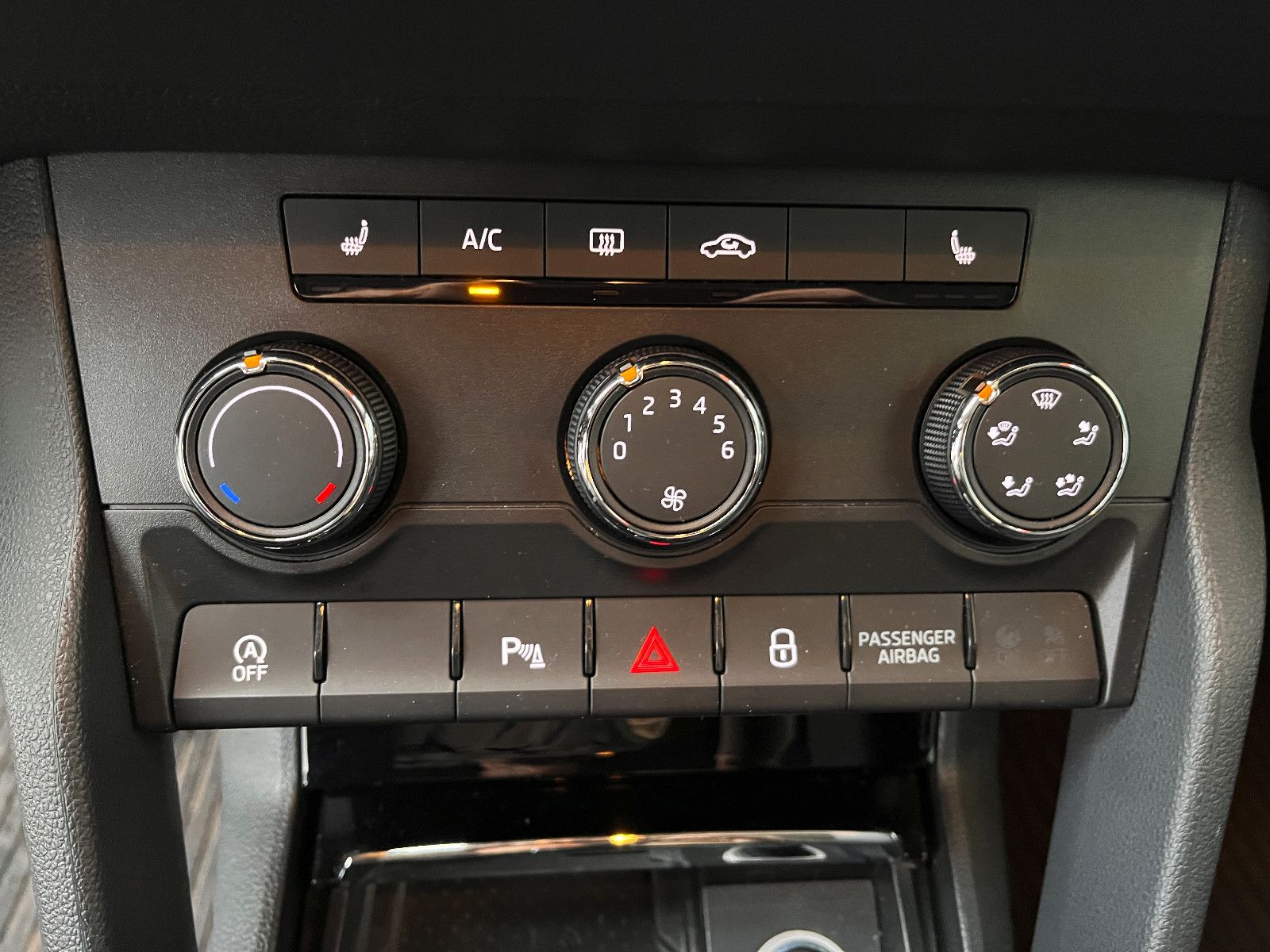 Fahrzeugabbildung SKODA Karoq Ambition 1.0 DSG