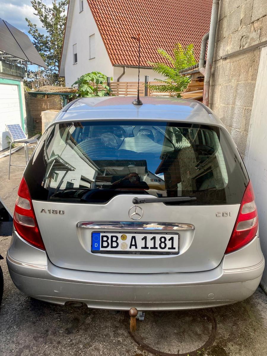 Mercedes-Benz A180 2007 — салон