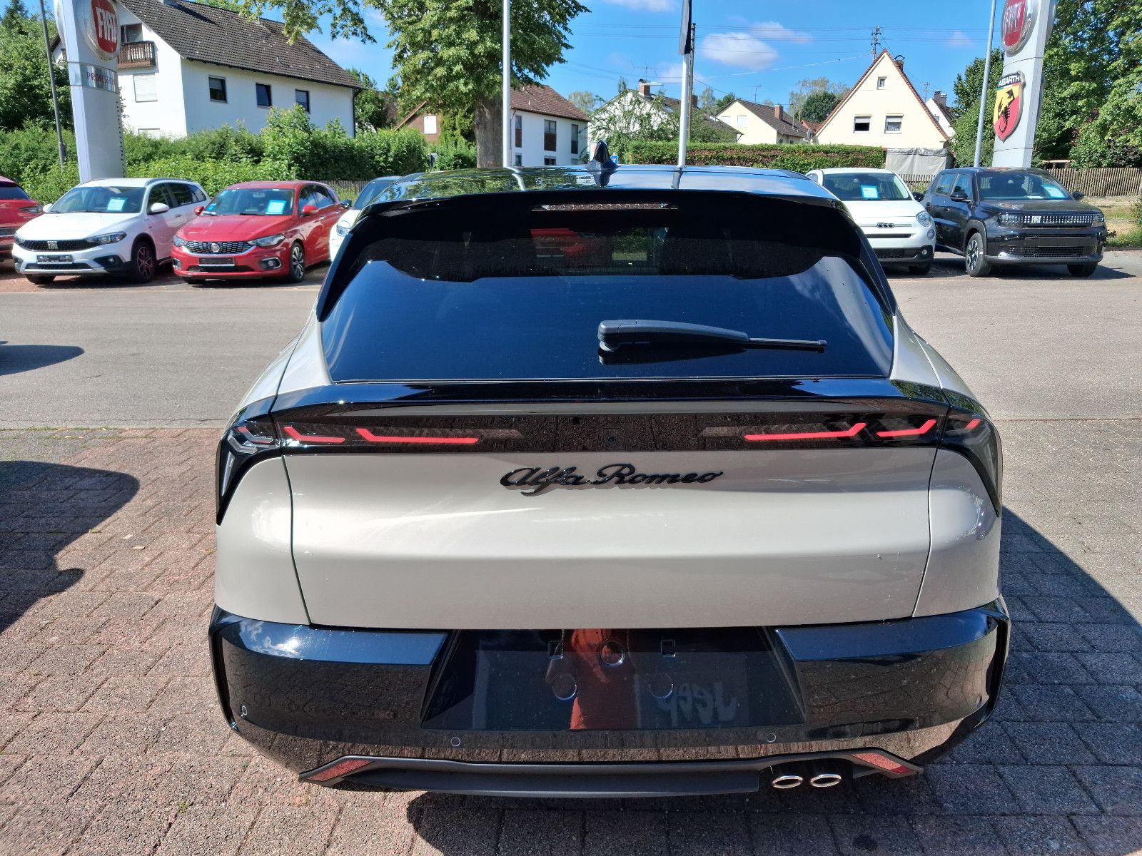 Fahrzeugabbildung Alfa Romeo Junior Ibrida 1.2 VGT 48V-Hybrid 107 kW ti