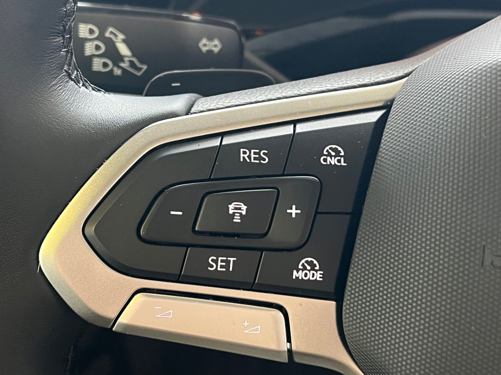 Fahrzeugabbildung Volkswagen Multivan T7 Style 2.0 TDI DSG *AHK, IQ.Light, Pa