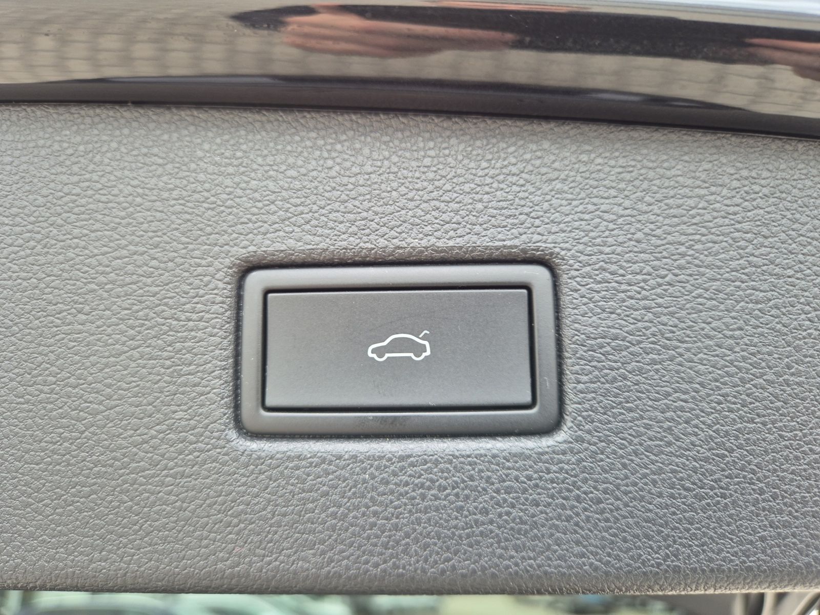 Fahrzeugabbildung Volkswagen Tiguan TDI R-Line DSG 4M Matrix STHZ AHK ACC Nav