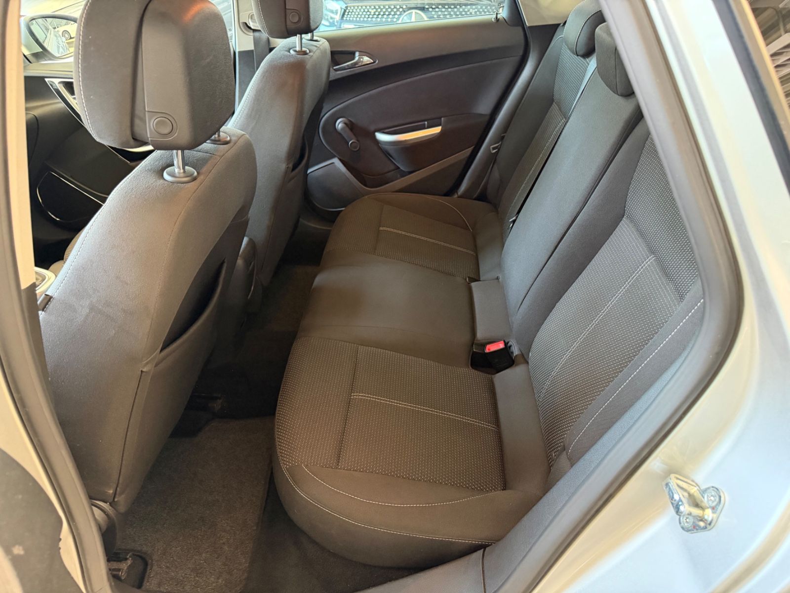 Fahrzeugabbildung Opel Astra J Lim. 5-trg. Sport