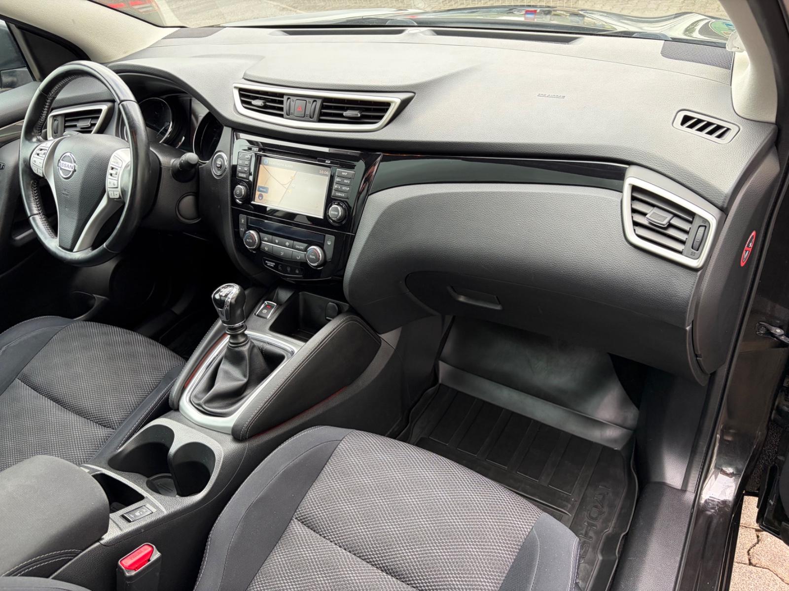 Nissan Qashqai 360° 1.6*PANO*NAVI*LED*360°-CAM*1HAND*LM