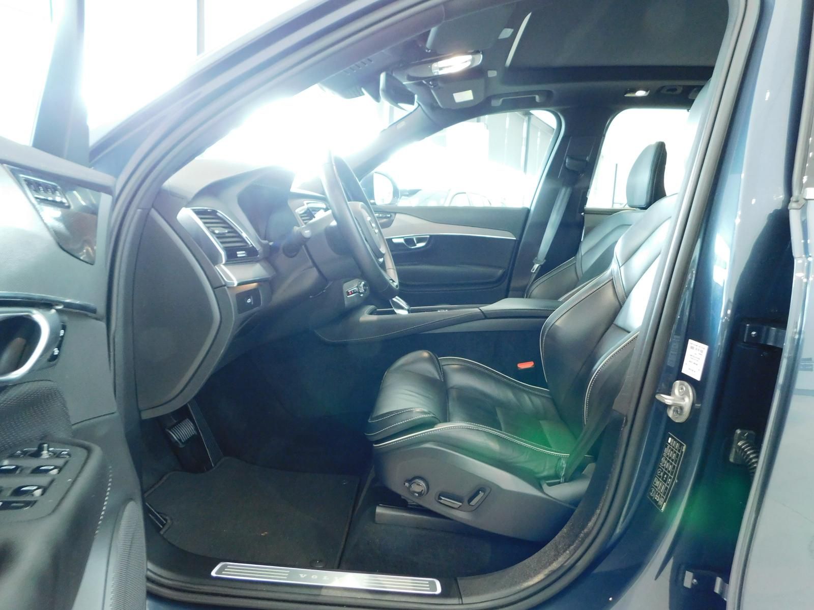 Fahrzeugabbildung Volvo XC90 B5 D AWD Plus Bright