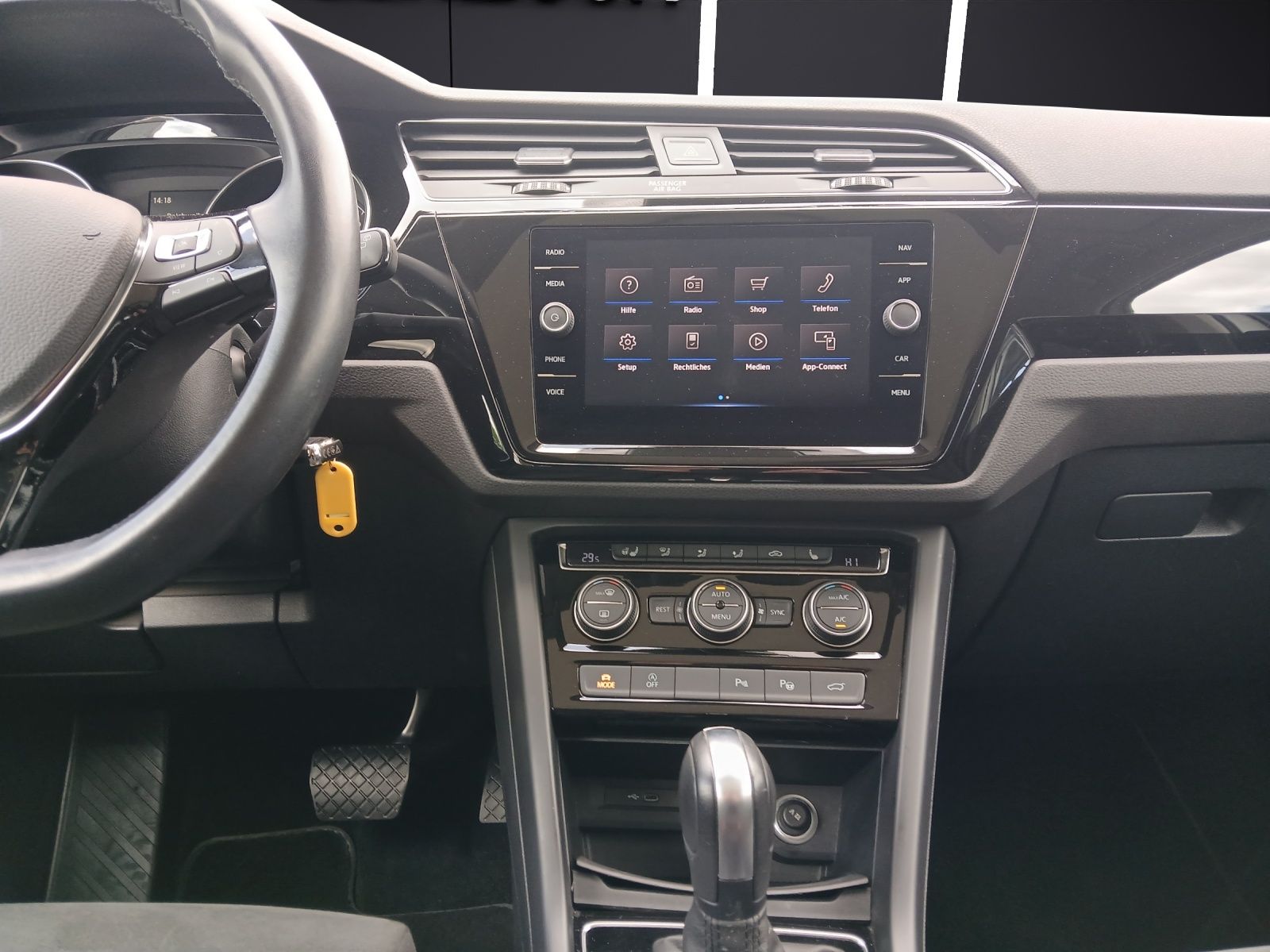 Fahrzeugabbildung Volkswagen Touran 2.0 TDI Highline DSG AHK Pano Kamera