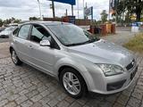 Ford Focus Lim. Ghia Klima - Automatikgetriebe - Ford Focus: Ghia