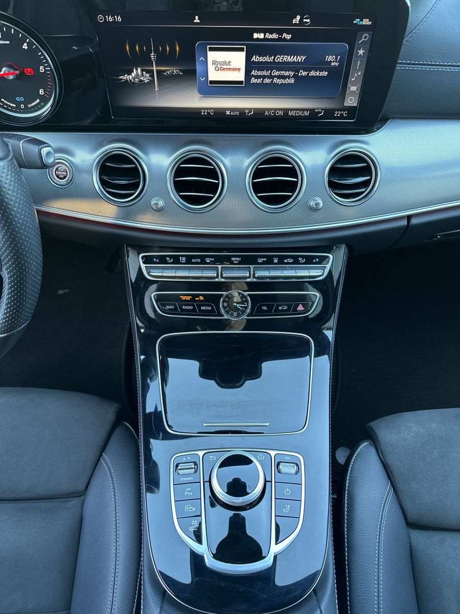 Fahrzeugabbildung Mercedes-Benz E 300de T AMG-Line NAV+LED+360°+BURMESTER+HEADUP