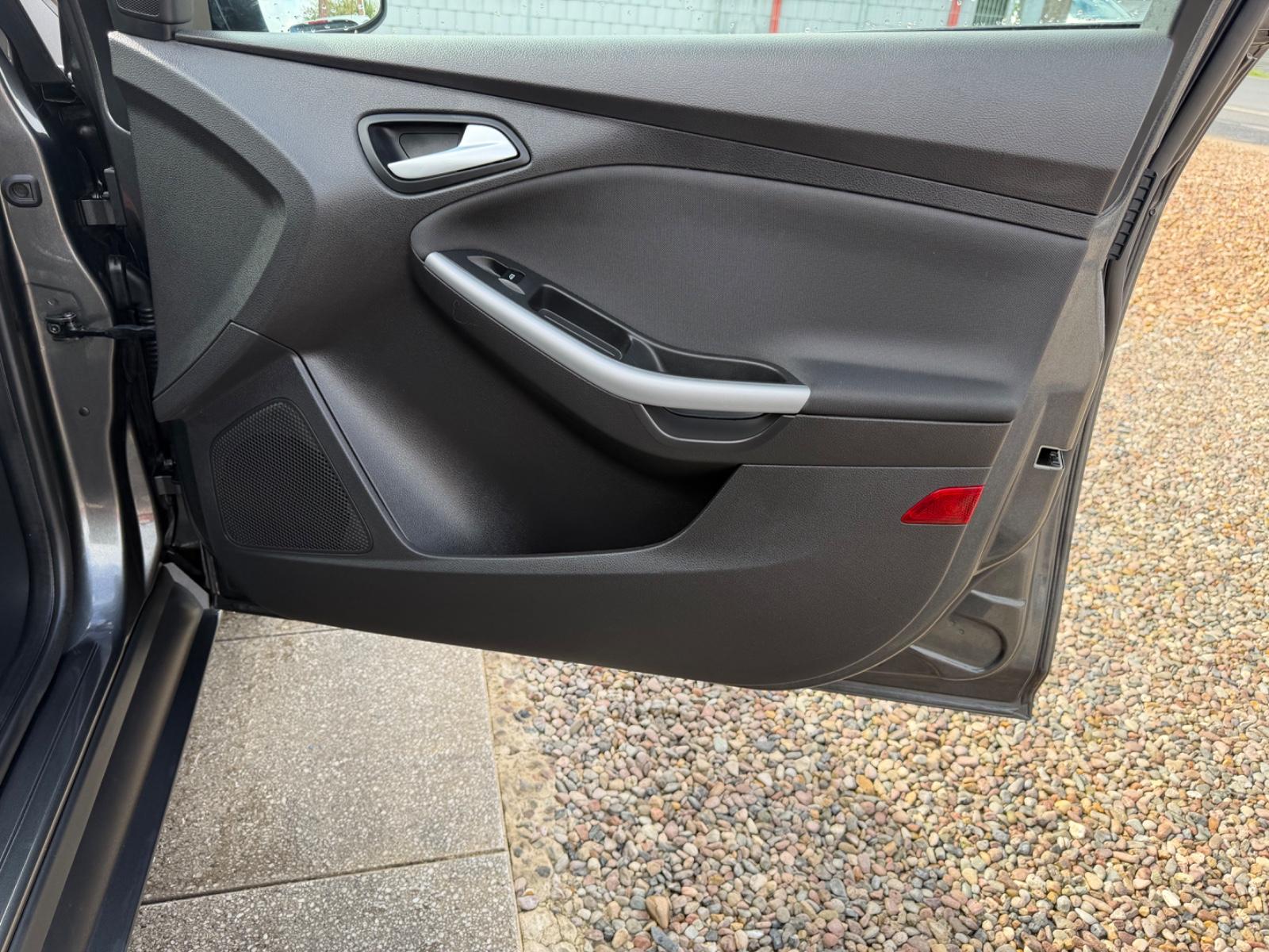 Ford Focus Turnier Sport Sportsitze Sport Lenkrad